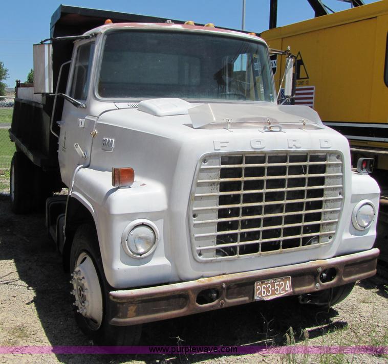image for item 3481 1977 Ford dump truck