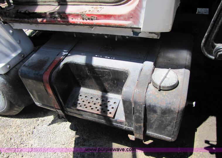 image for item 3481 1977 Ford dump truck