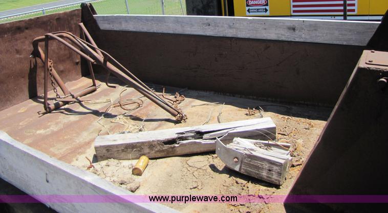 image for item 3481 1977 Ford dump truck