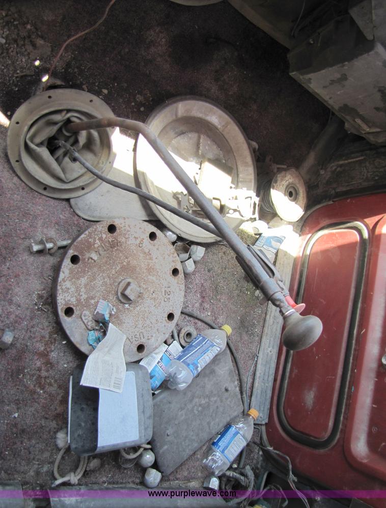 image for item 3481 1977 Ford dump truck