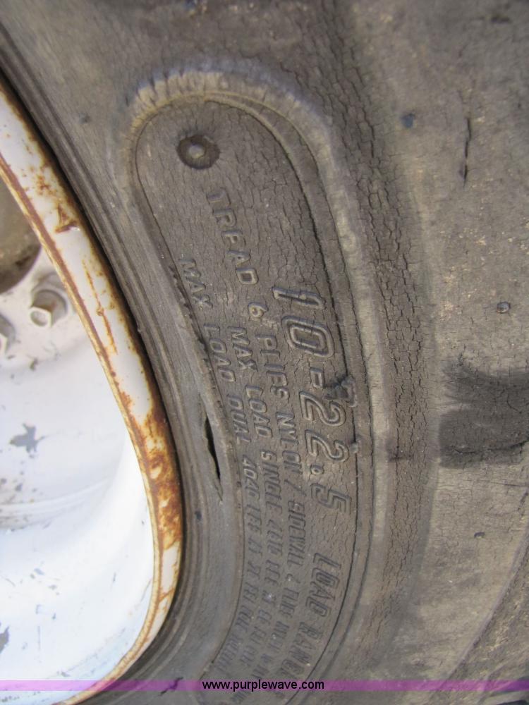 image for item 3481 1977 Ford dump truck