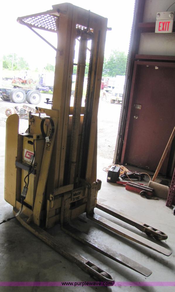 image for item 3509 Moto Truc electric forklift