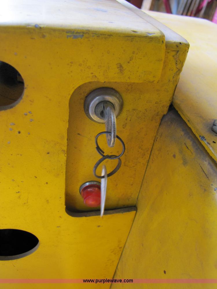 image for item 3509 Moto Truc electric forklift