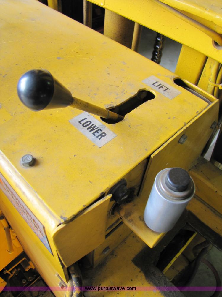 image for item 3509 Moto Truc electric forklift