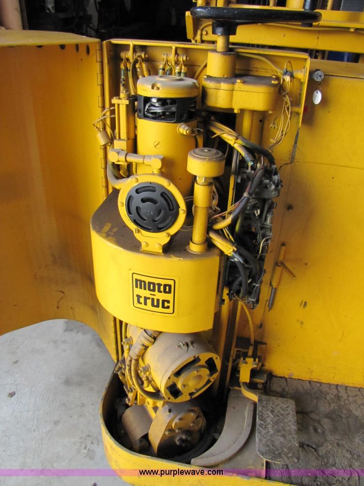 image for item 3509 Moto Truc electric forklift