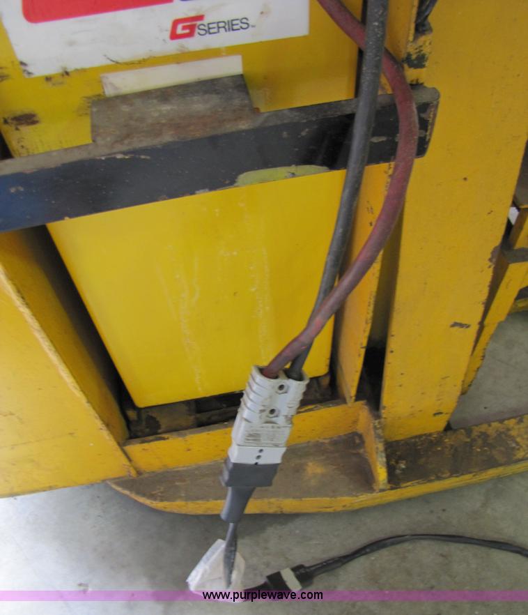 image for item 3509 Moto Truc electric forklift