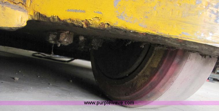 image for item 3509 Moto Truc electric forklift