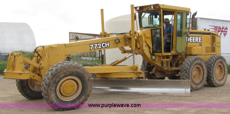 image for item 4810 1998 John Deere 772CH motor grader