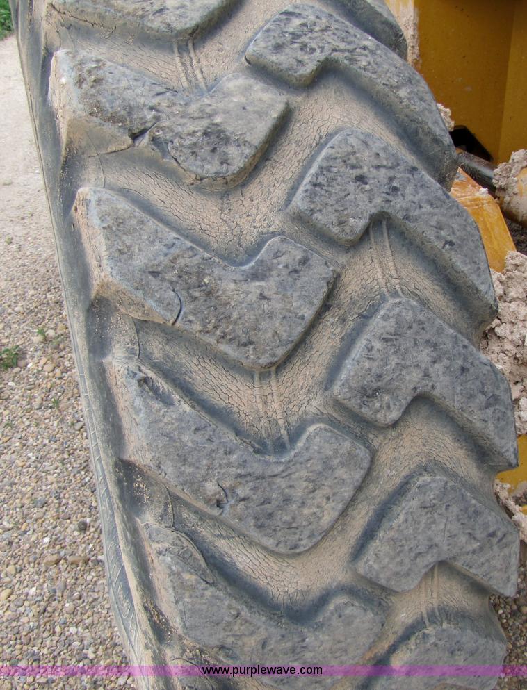 image for item 4810 1998 John Deere 772CH motor grader