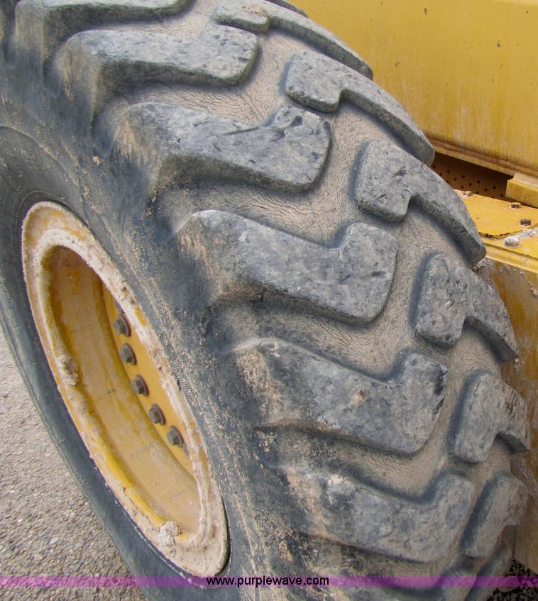 image for item 4810 1998 John Deere 772CH motor grader