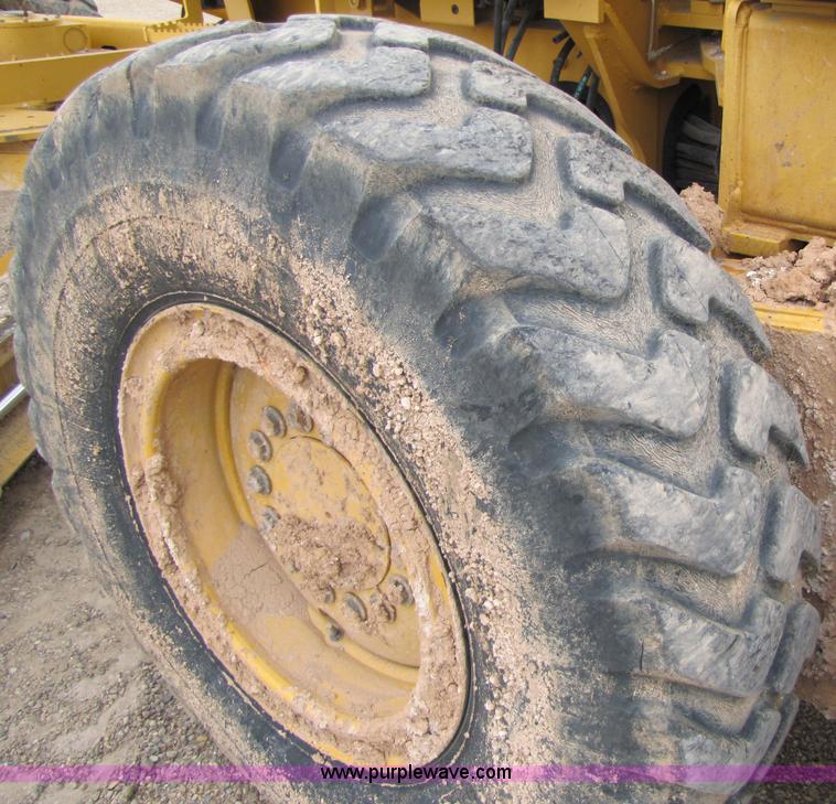 image for item 4810 1998 John Deere 772CH motor grader