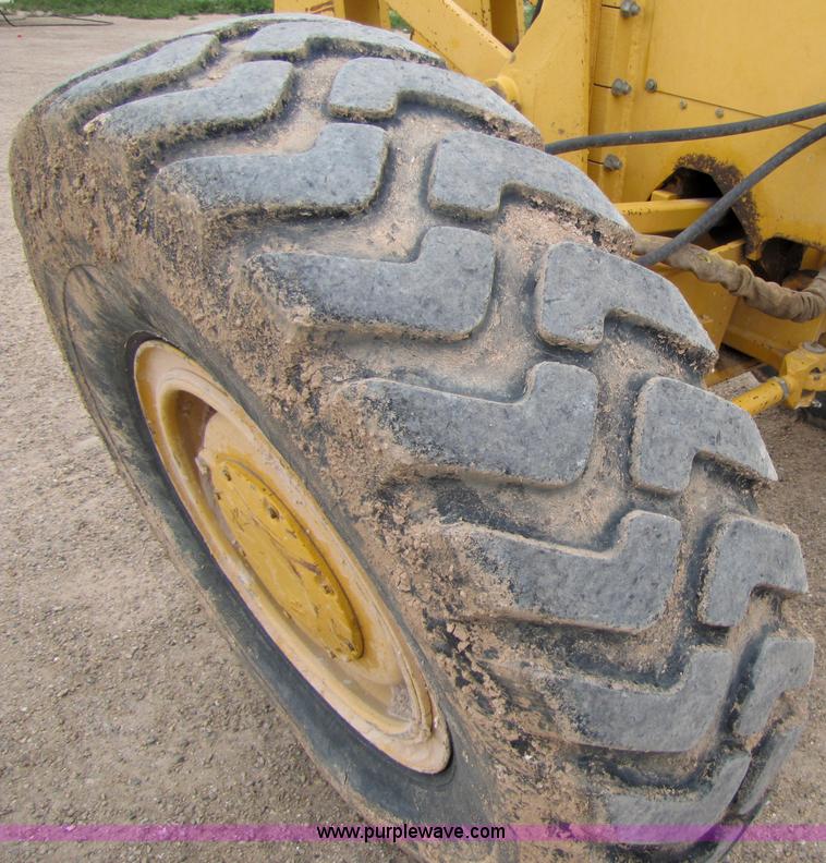 image for item 4810 1998 John Deere 772CH motor grader