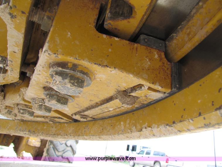 image for item 4810 1998 John Deere 772CH motor grader