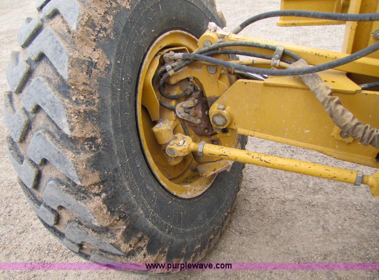 image for item 4810 1998 John Deere 772CH motor grader