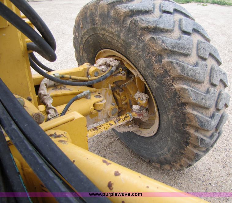 image for item 4810 1998 John Deere 772CH motor grader