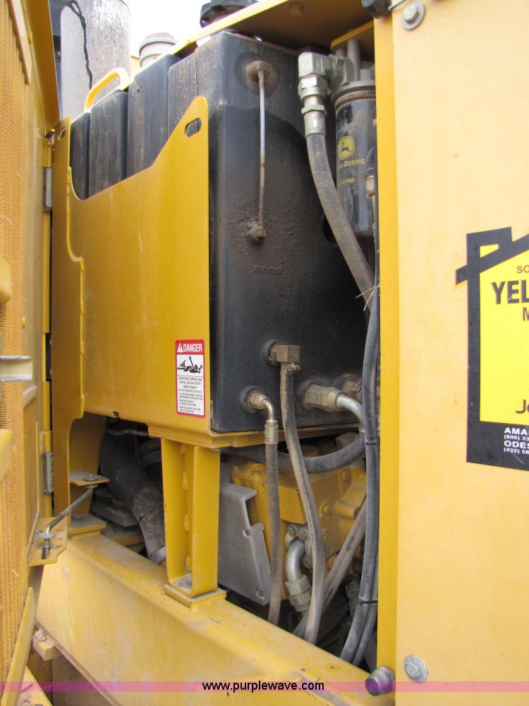 image for item 4810 1998 John Deere 772CH motor grader