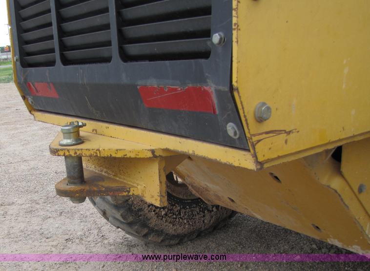 image for item 4810 1998 John Deere 772CH motor grader