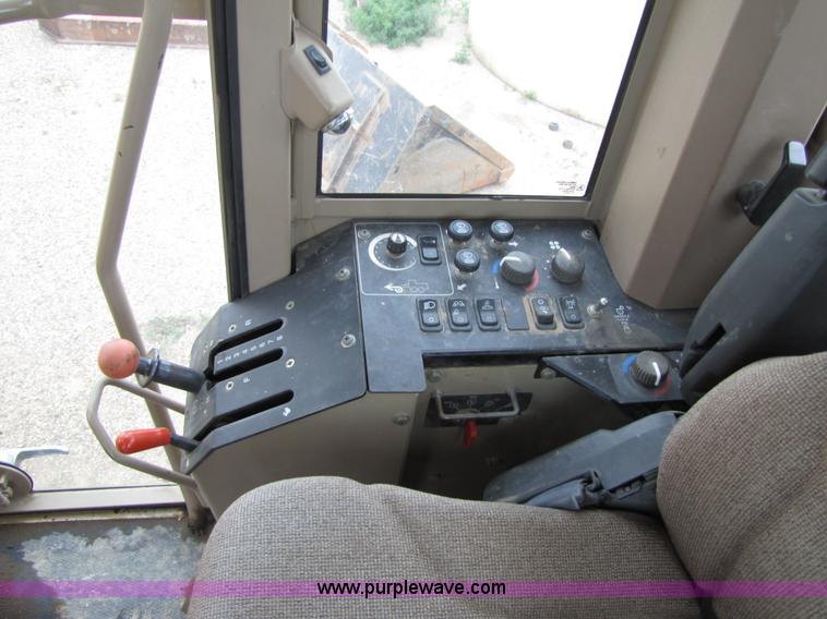 image for item 4810 1998 John Deere 772CH motor grader