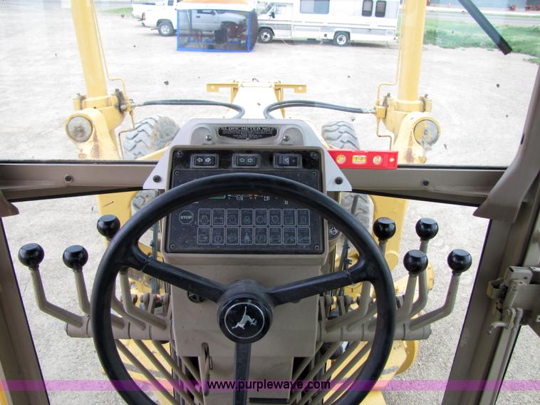 image for item 4810 1998 John Deere 772CH motor grader