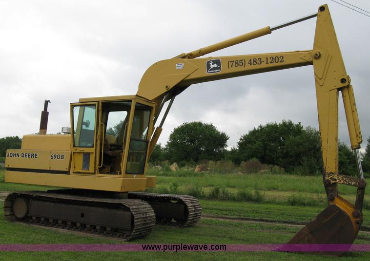 image for item 5033 1979 John Deere 690B excavator