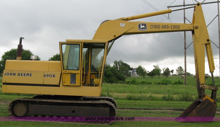 image for item 5033 1979 John Deere 690B excavator