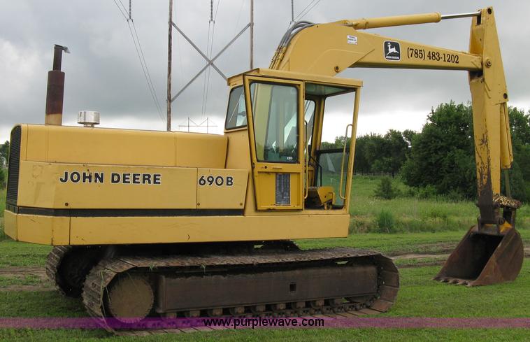 image for item 5033 1979 John Deere 690B excavator