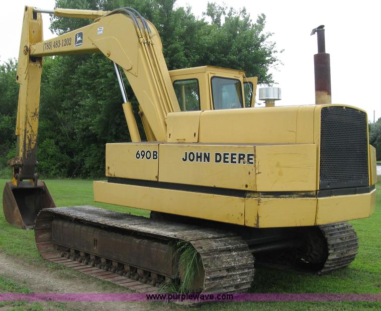 image for item 5033 1979 John Deere 690B excavator