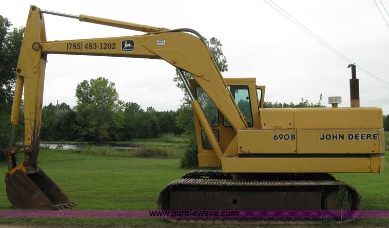 image for item 5033 1979 John Deere 690B excavator