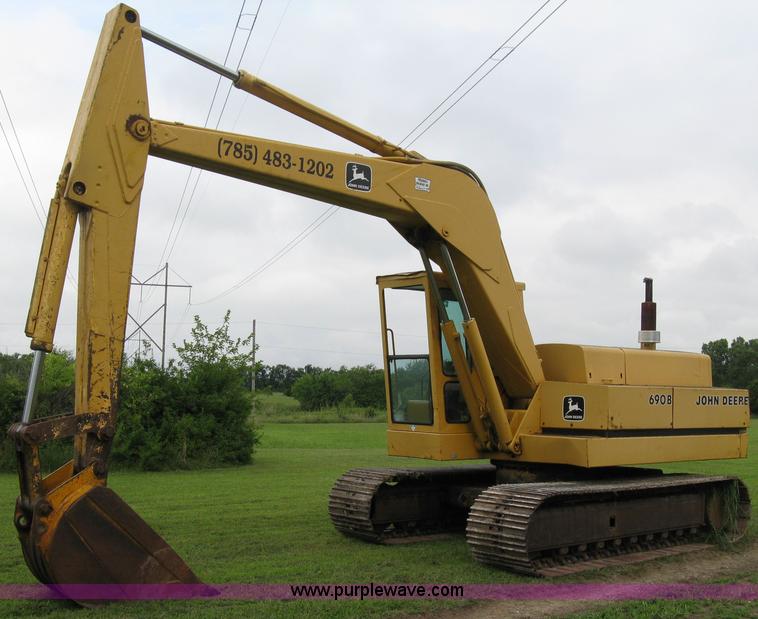image for item 5033 1979 John Deere 690B excavator
