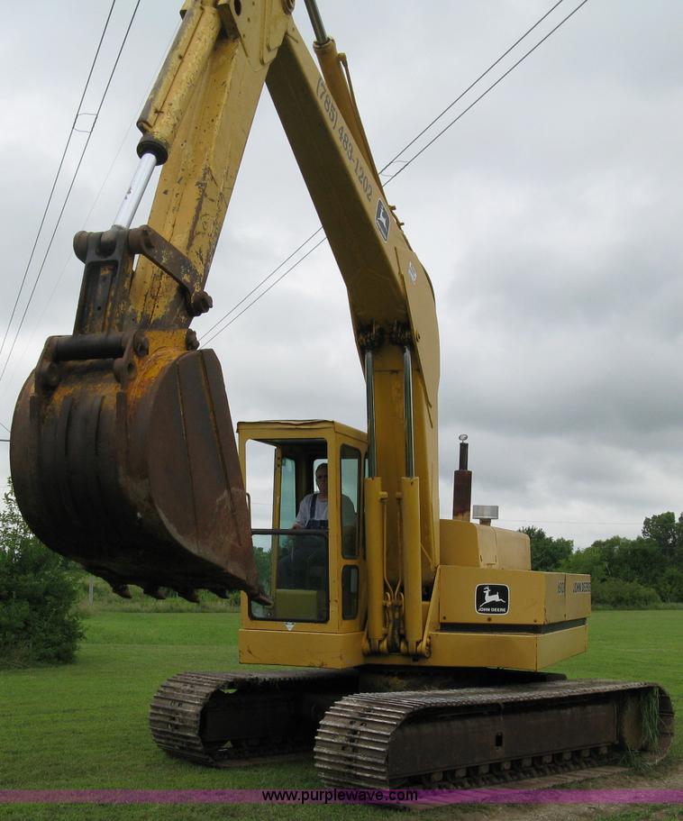 image for item 5033 1979 John Deere 690B excavator