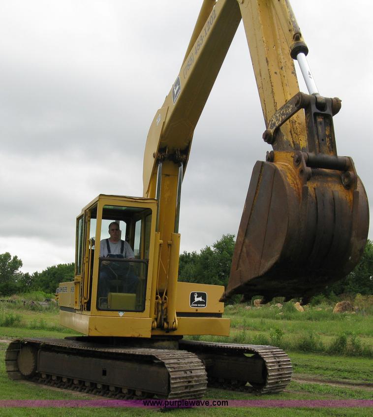 image for item 5033 1979 John Deere 690B excavator