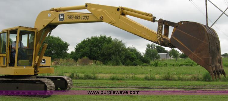image for item 5033 1979 John Deere 690B excavator