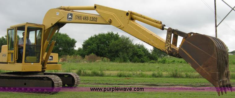 image for item 5033 1979 John Deere 690B excavator
