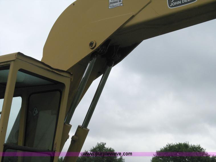 image for item 5033 1979 John Deere 690B excavator