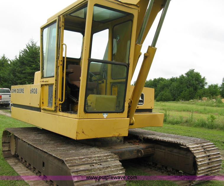 image for item 5033 1979 John Deere 690B excavator