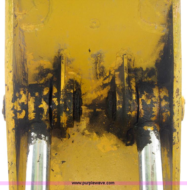 image for item 5033 1979 John Deere 690B excavator