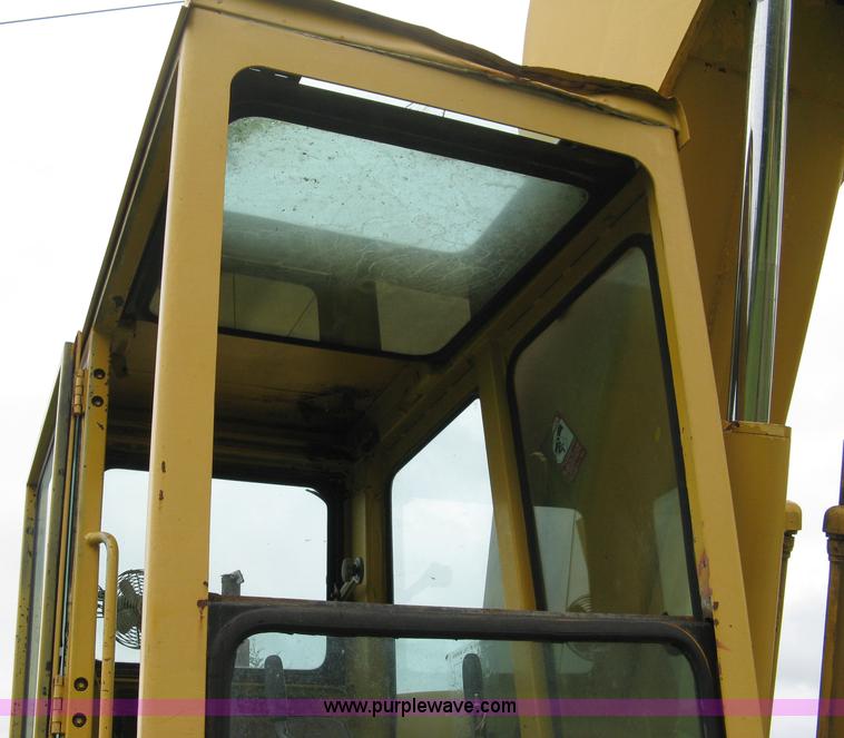 image for item 5033 1979 John Deere 690B excavator