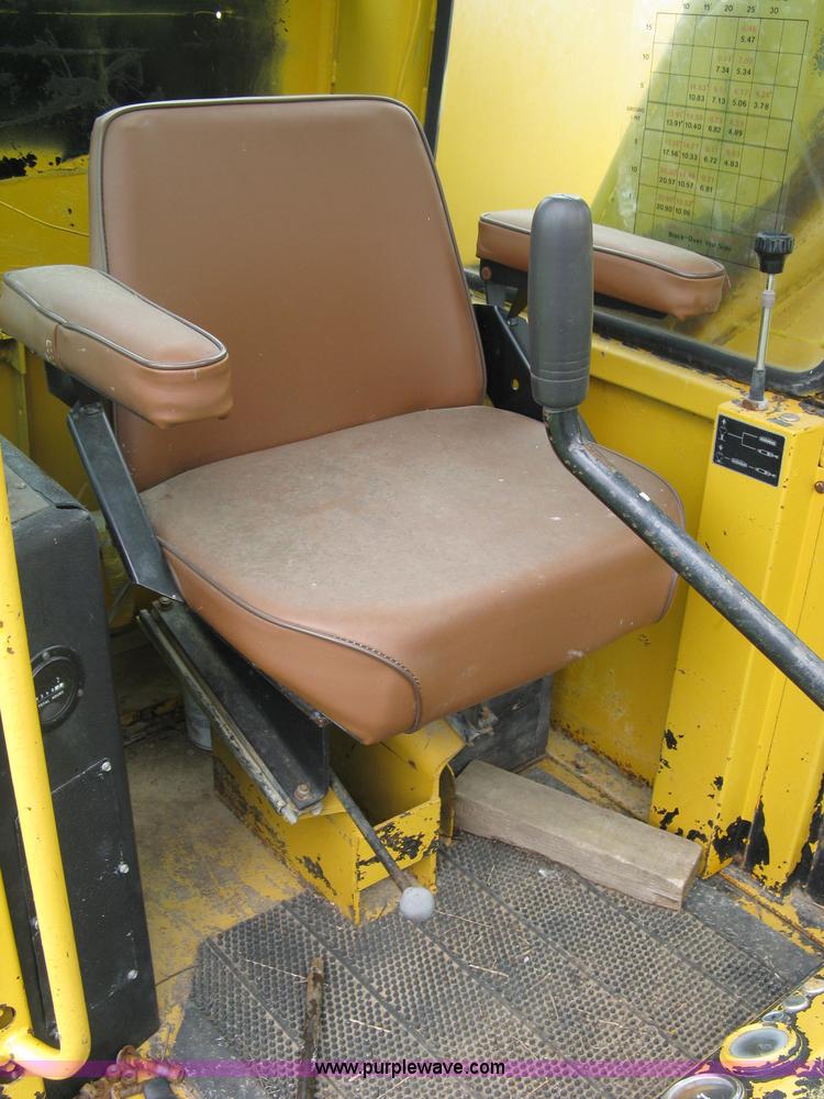 image for item 5033 1979 John Deere 690B excavator