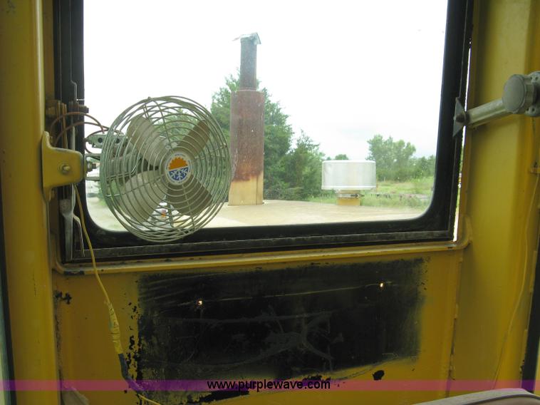 image for item 5033 1979 John Deere 690B excavator