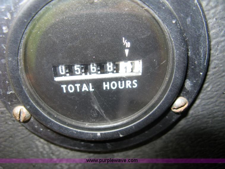 image for item 5033 1979 John Deere 690B excavator