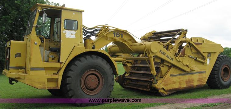 image for item 5034 1979 Fiat-Allis 161 paddle scraper