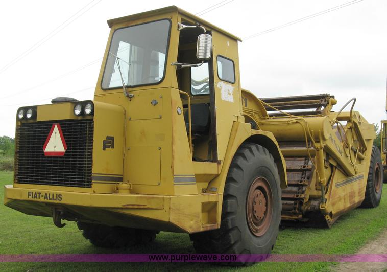 image for item 5034 1979 Fiat-Allis 161 paddle scraper