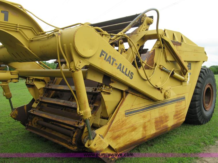 image for item 5034 1979 Fiat-Allis 161 paddle scraper