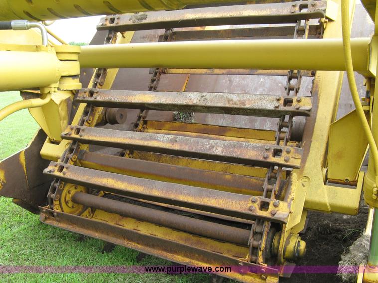 image for item 5034 1979 Fiat-Allis 161 paddle scraper