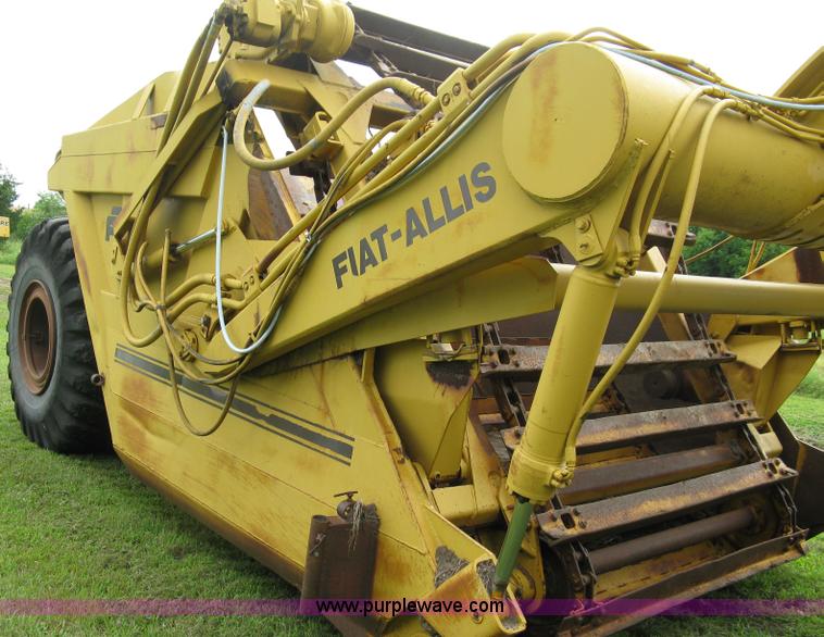 image for item 5034 1979 Fiat-Allis 161 paddle scraper