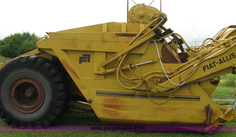 image for item 5034 1979 Fiat-Allis 161 paddle scraper