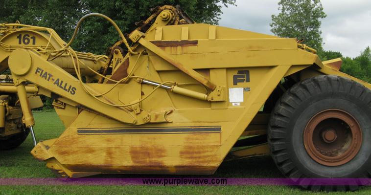 image for item 5034 1979 Fiat-Allis 161 paddle scraper