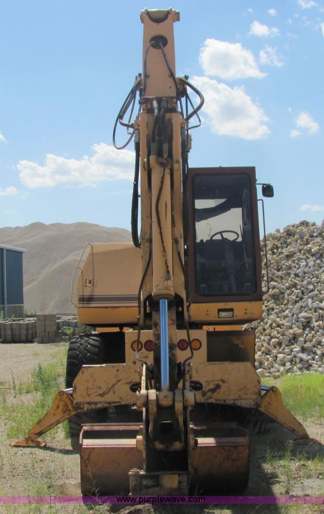 image for item 6667 1995 Badger 1085C excavator