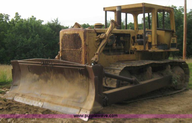 image for item 7211 1971 Caterpillar D8H dozer