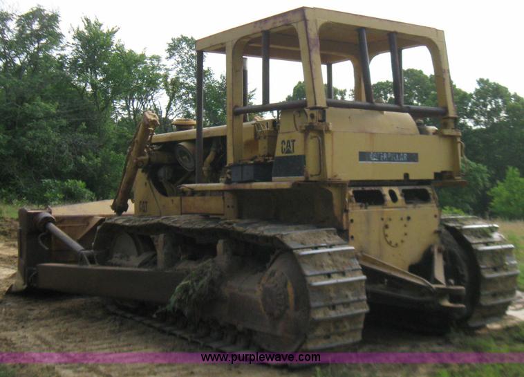 image for item 7211 1971 Caterpillar D8H dozer